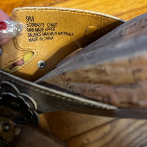 BOC Sandals Layered Flower appliqué Shoes with toe loop slip on Cork Sole Size 9 - Picture 2 of 5